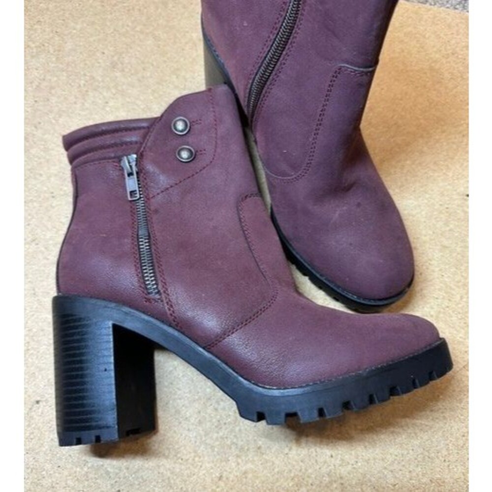 NWOB MIA Suede Burgundy Lug Sole Ankle Boots Block Heel Front Zip Women's 8